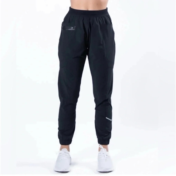 Alphalete Women's Infinity Studio Pant in Black - Picture 2 of 15